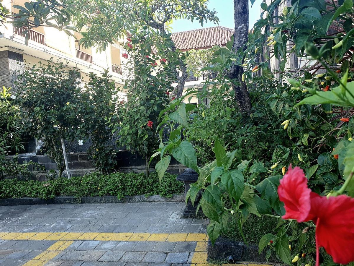 Radha Bali Hotel Кута Экстерьер фото