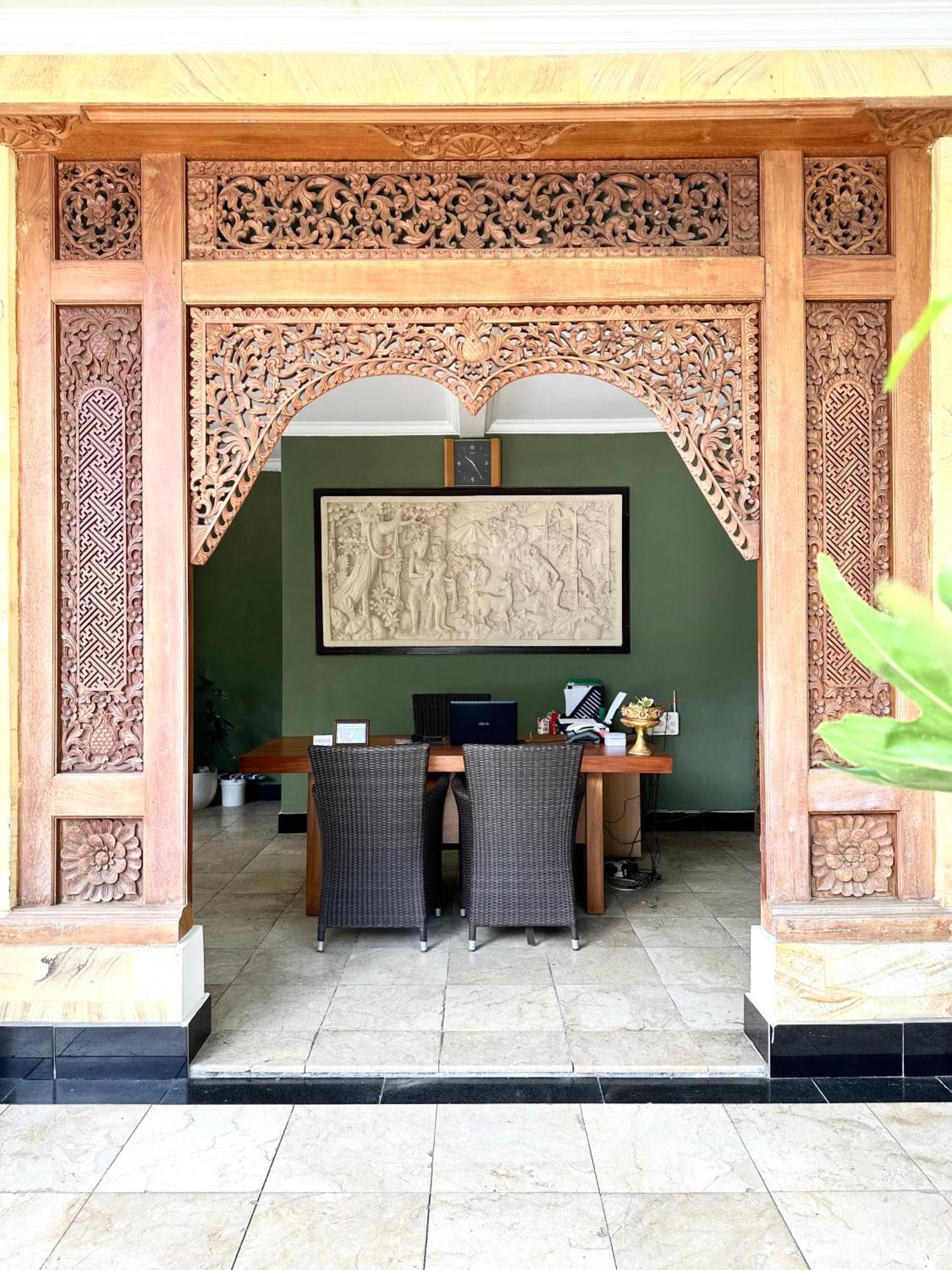 Radha Bali Hotel Кута Экстерьер фото