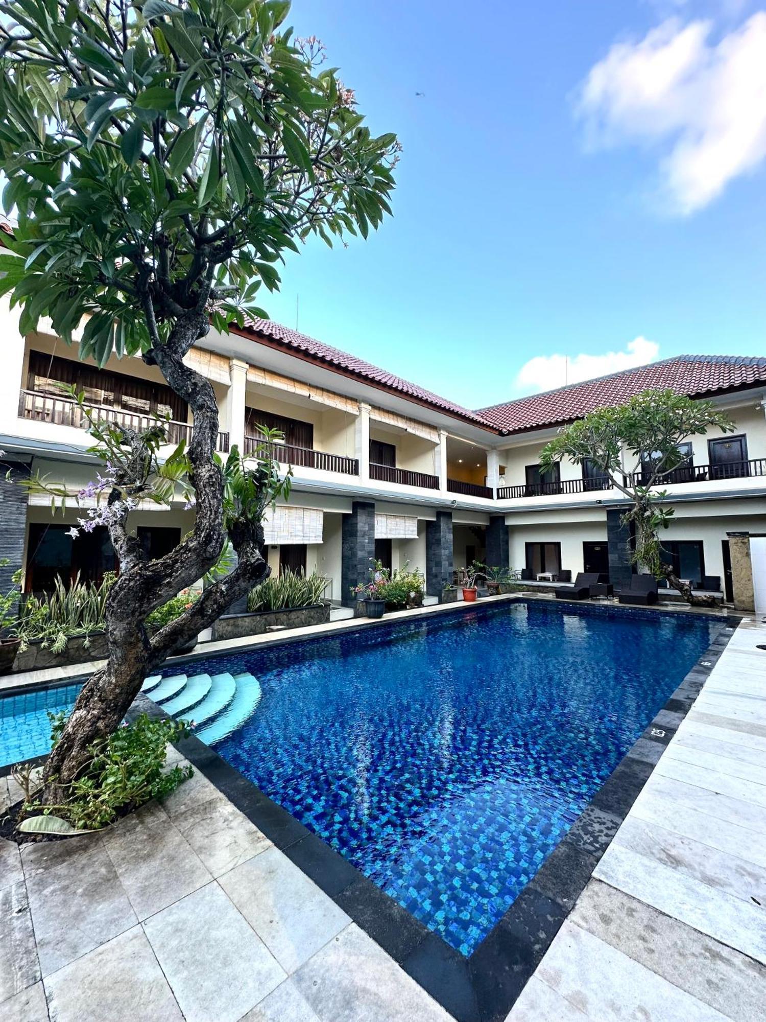 Radha Bali Hotel Кута Экстерьер фото